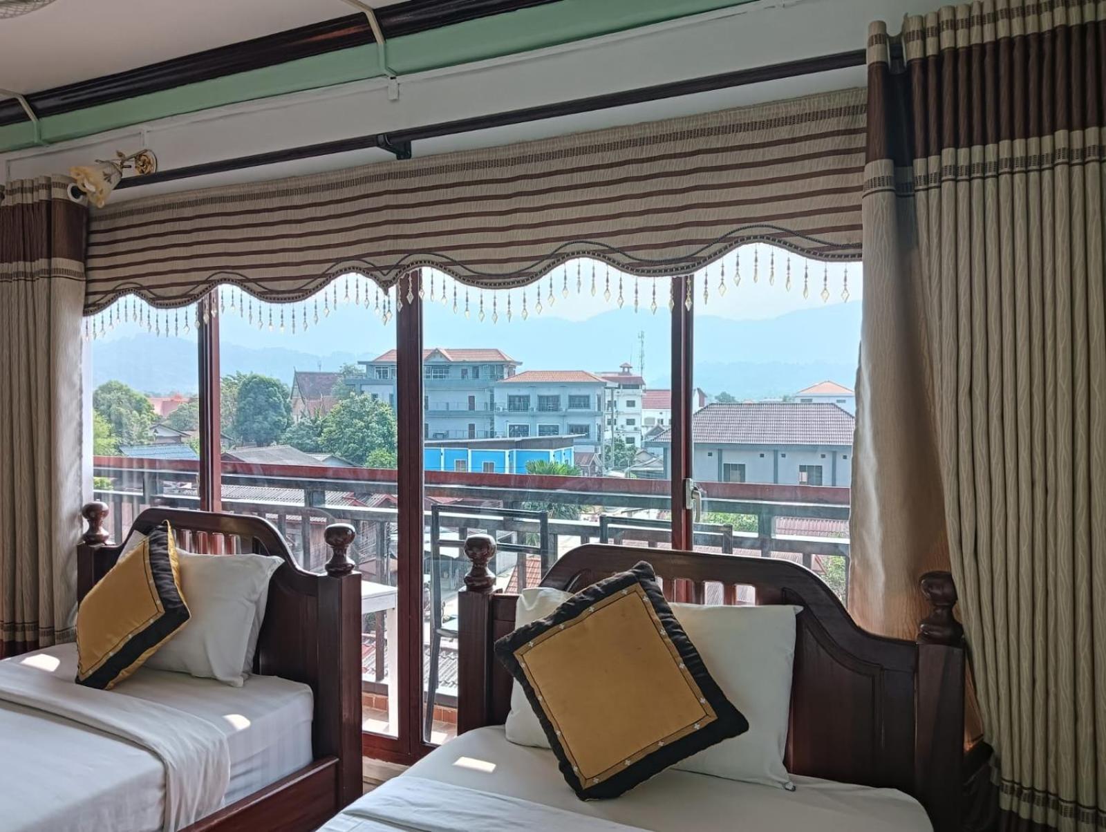 Bountang Mountain View Riverside Hotel Vang Vieng Esterno foto