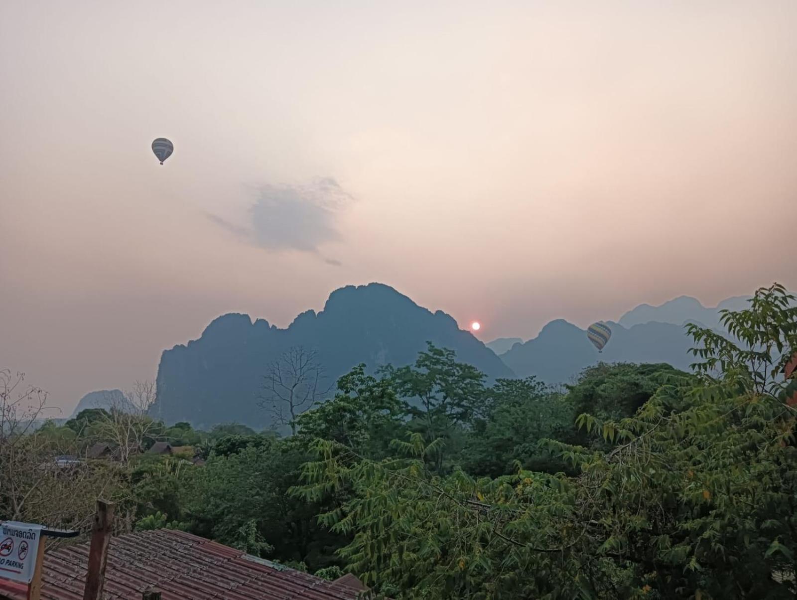 Bountang Mountain View Riverside Hotel Vang Vieng Esterno foto