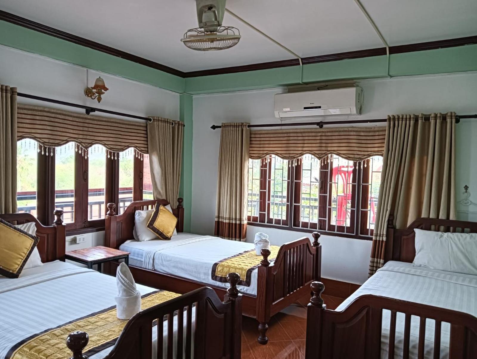Bountang Mountain View Riverside Hotel Vang Vieng Esterno foto